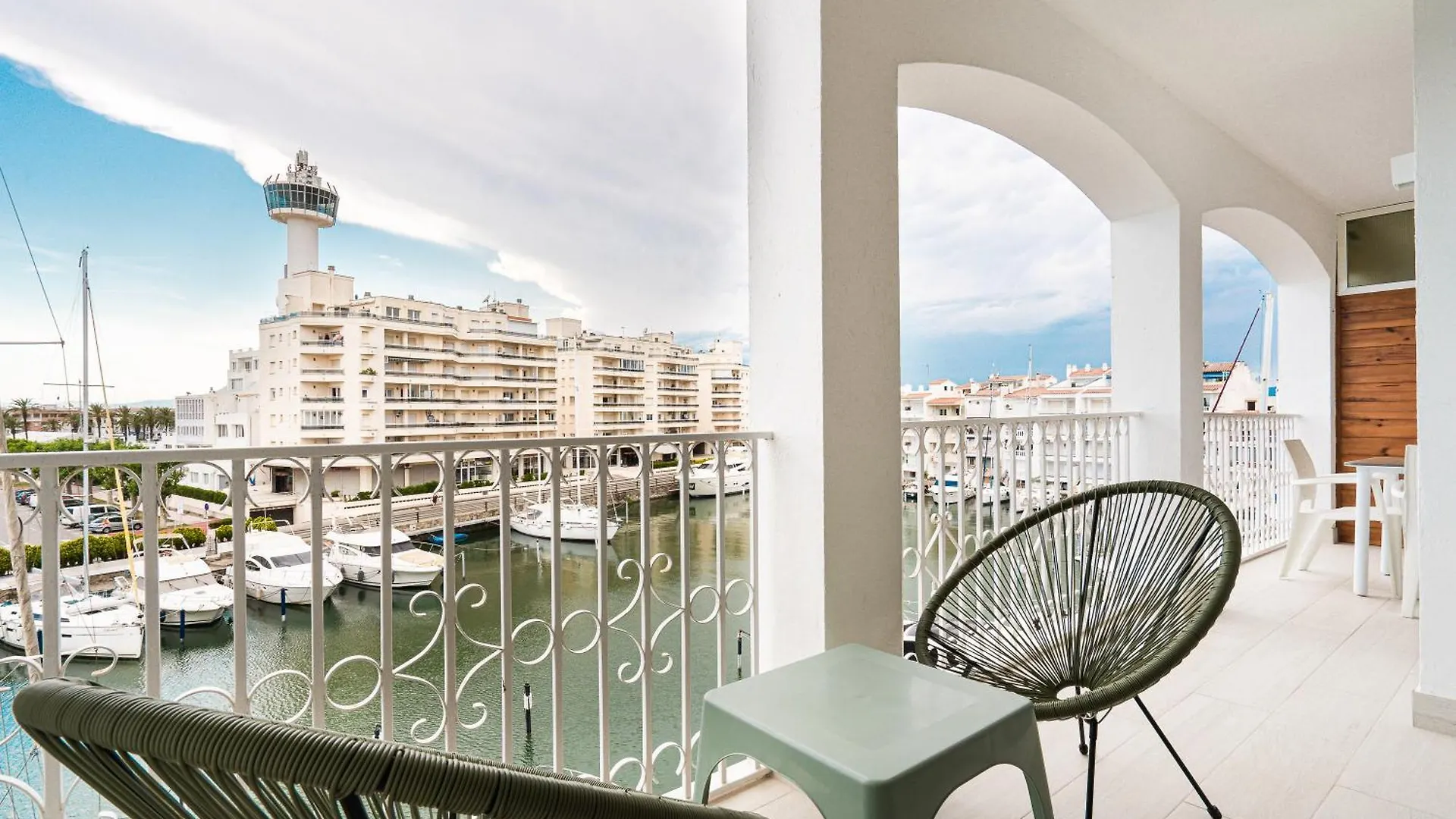 Apartamento Frente Al Canal Con Terraza Empuriabrava