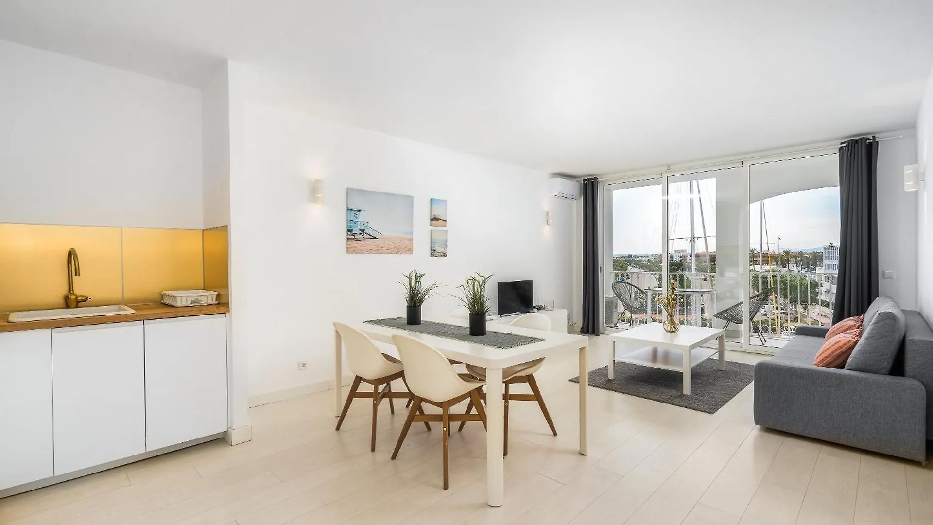 Apartamento Frente Al Canal Con Terraza Empuriabrava
